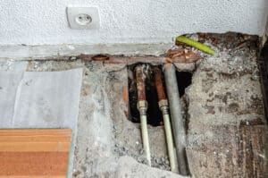 Repair a damaged pipe, Pipe Corrosion Underneath.