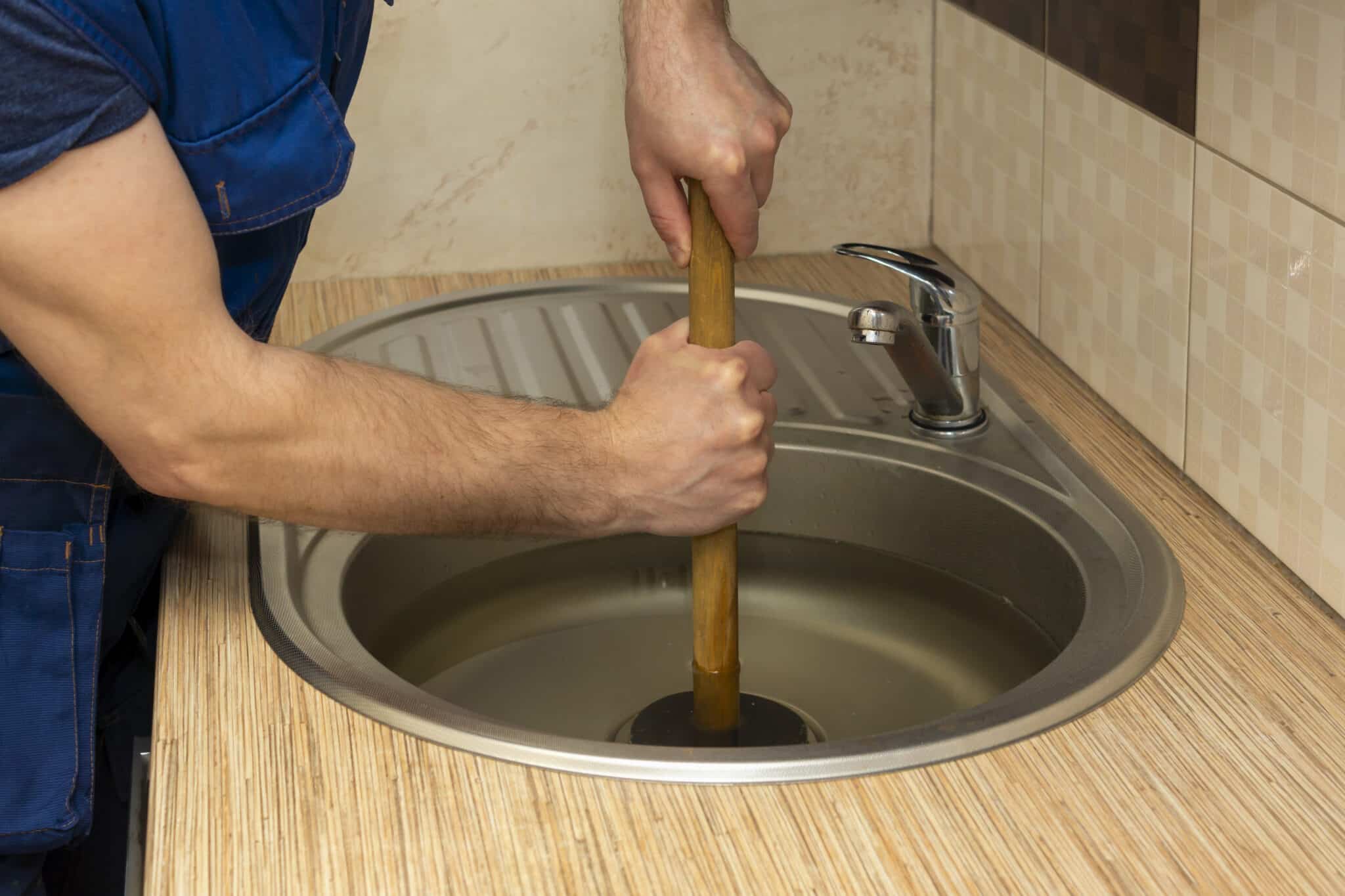 The kitchen sink with a plunger, gurgling sink solutions.