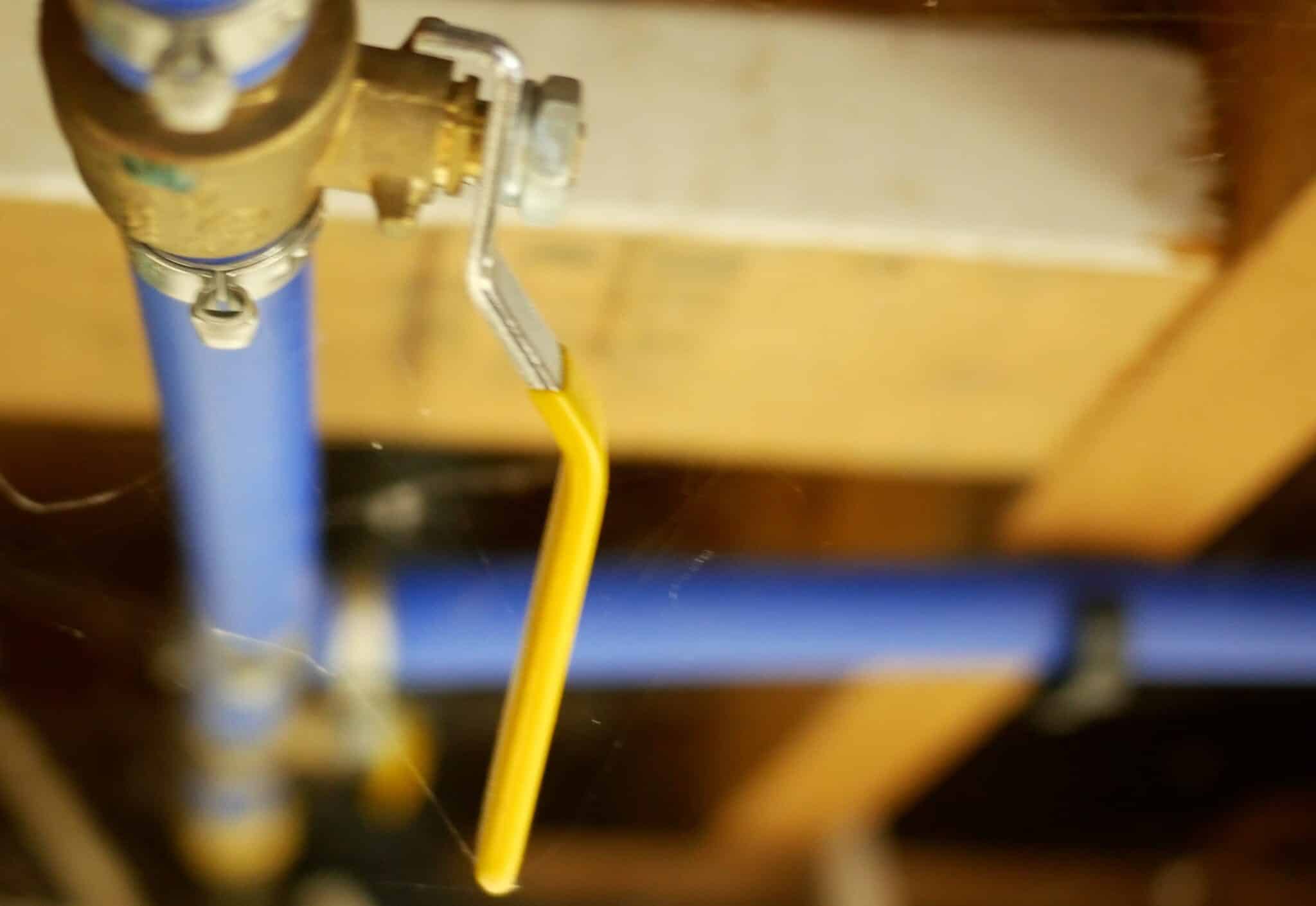 Pex pipes with shutoff valve, ball valve options.